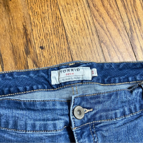 Torrid denim shorts size 22 - Picture 5 of 7